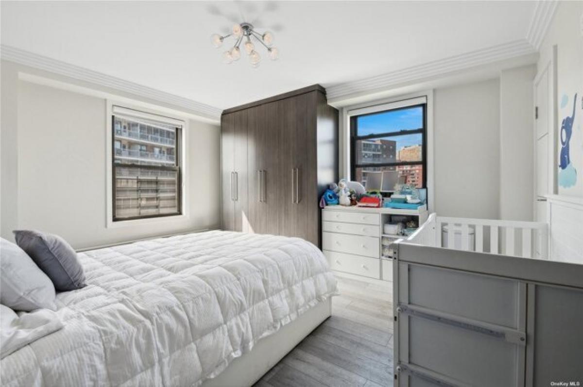 Picture of Home For Sale in Rego Park, New York, United States