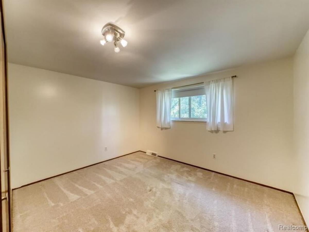 Picture of Home For Sale in Troy, Michigan, United States