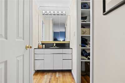 Home For Sale in Roslyn, New York