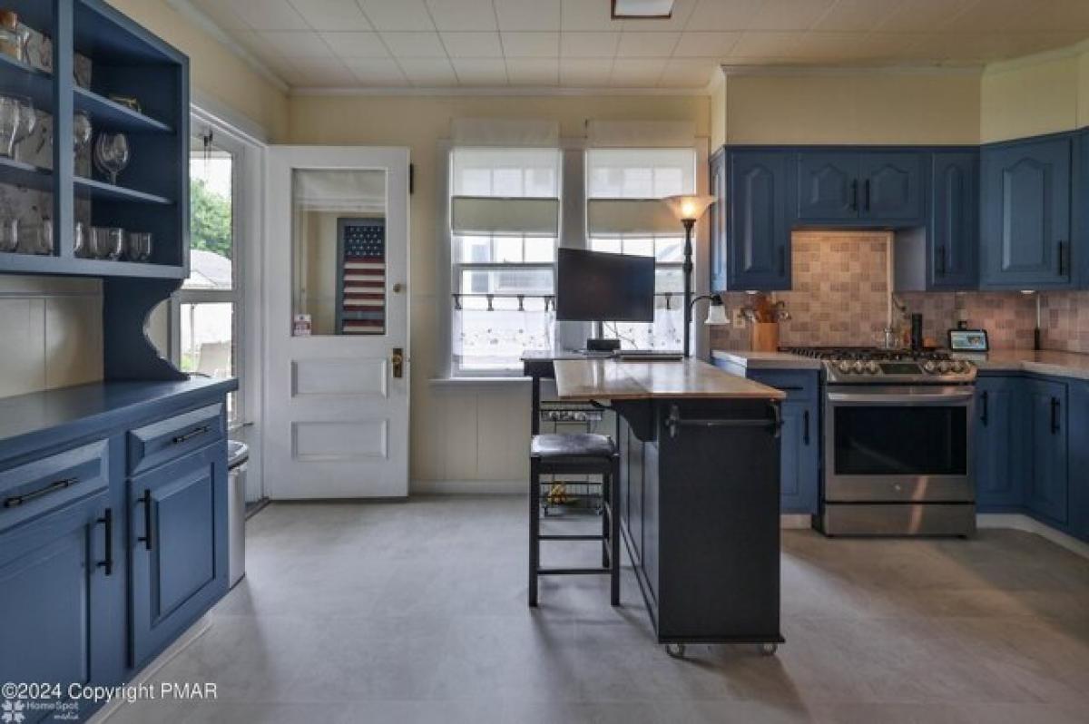 Picture of Home For Sale in Nazareth, Pennsylvania, United States