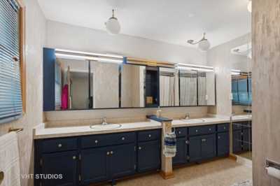 Home For Sale in Willowbrook, Illinois