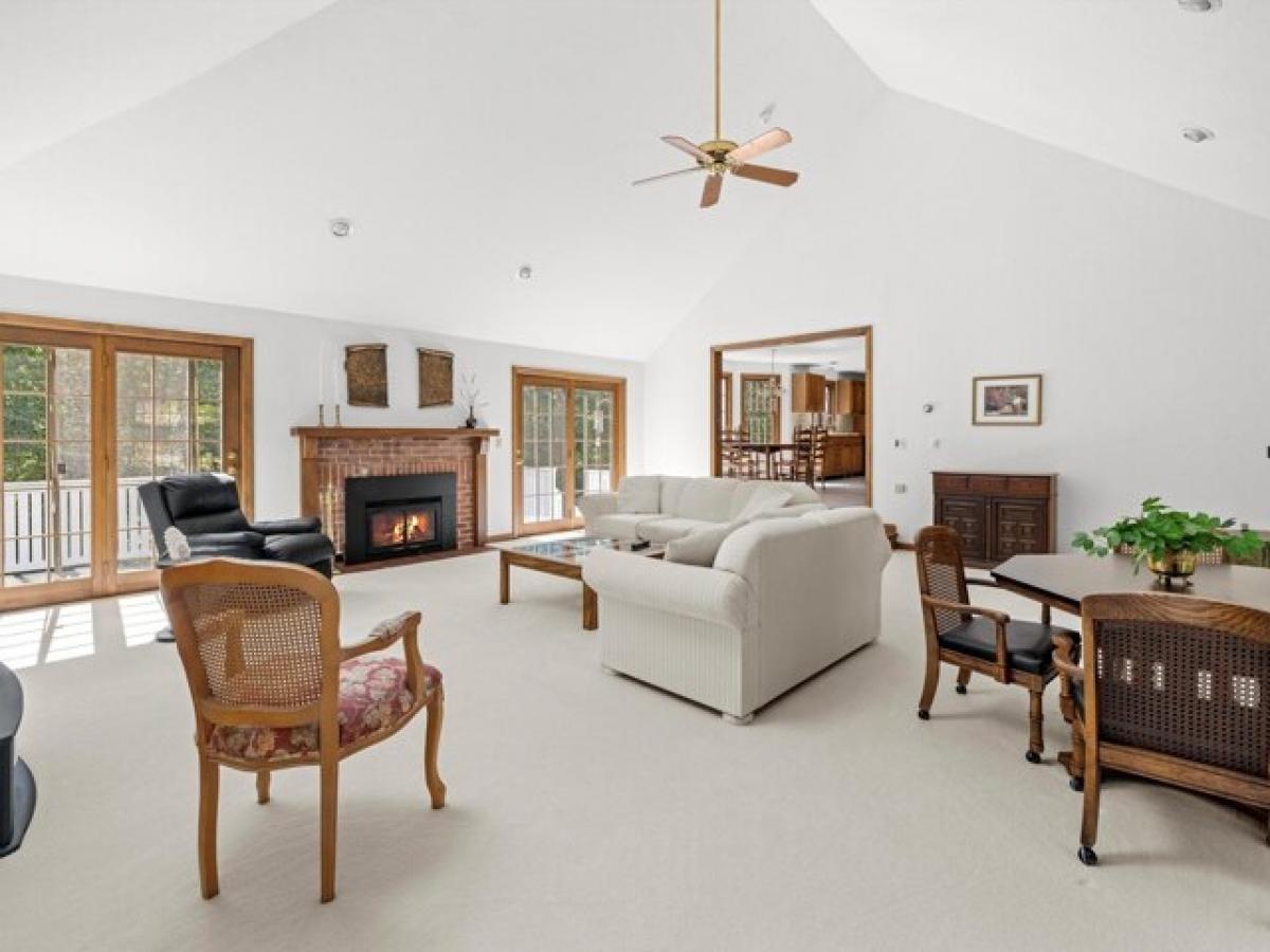 Picture of Home For Sale in Shrewsbury, Massachusetts, United States