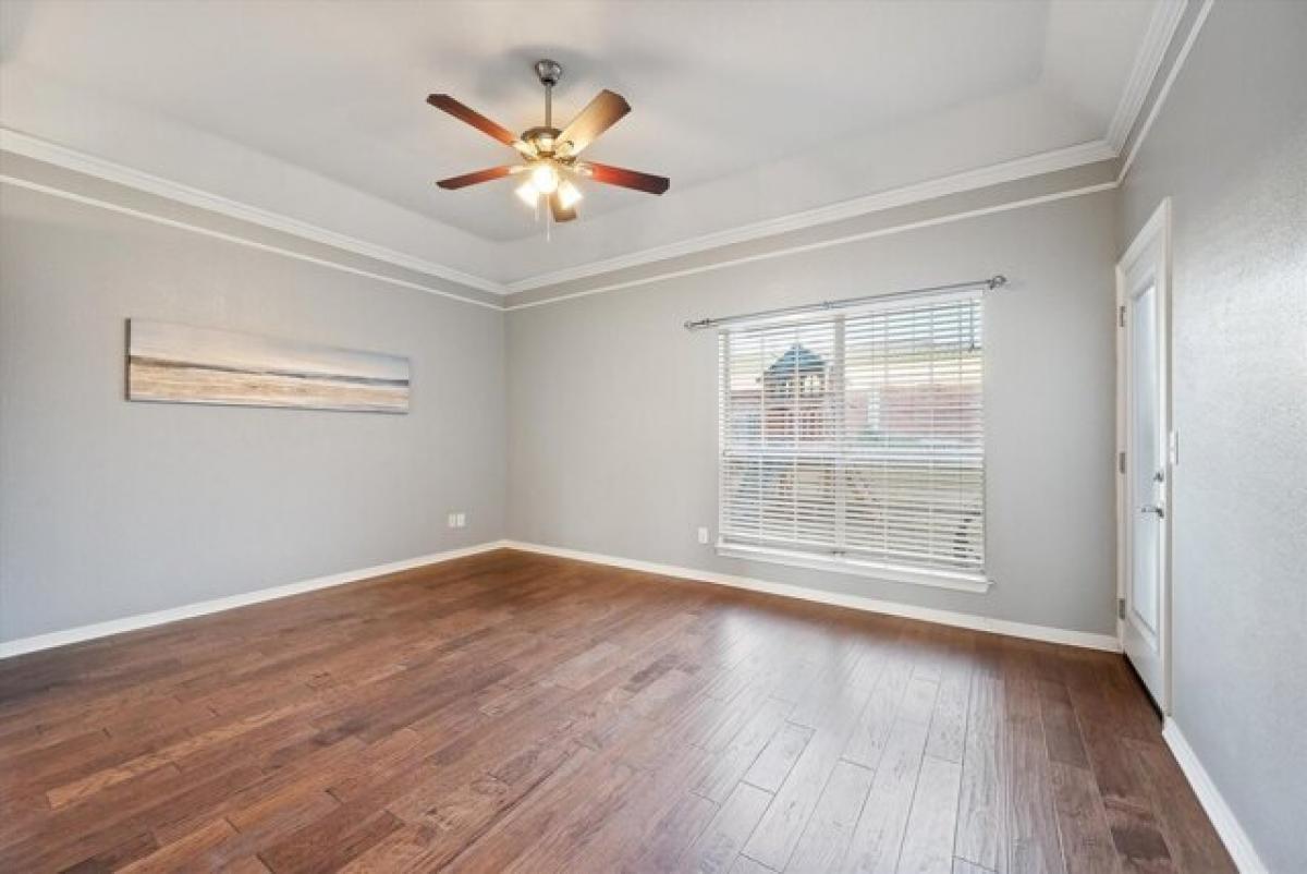 Picture of Home For Sale in Hurst, Texas, United States