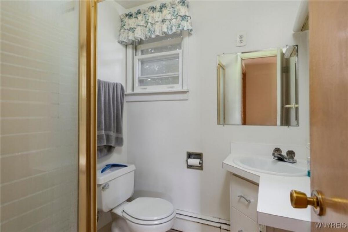 Picture of Home For Sale in East Aurora, New York, United States