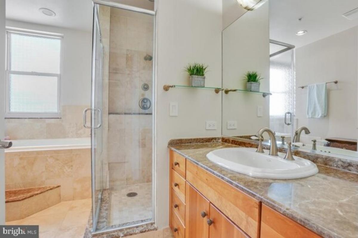 Picture of Home For Sale in Bethesda, Maryland, United States