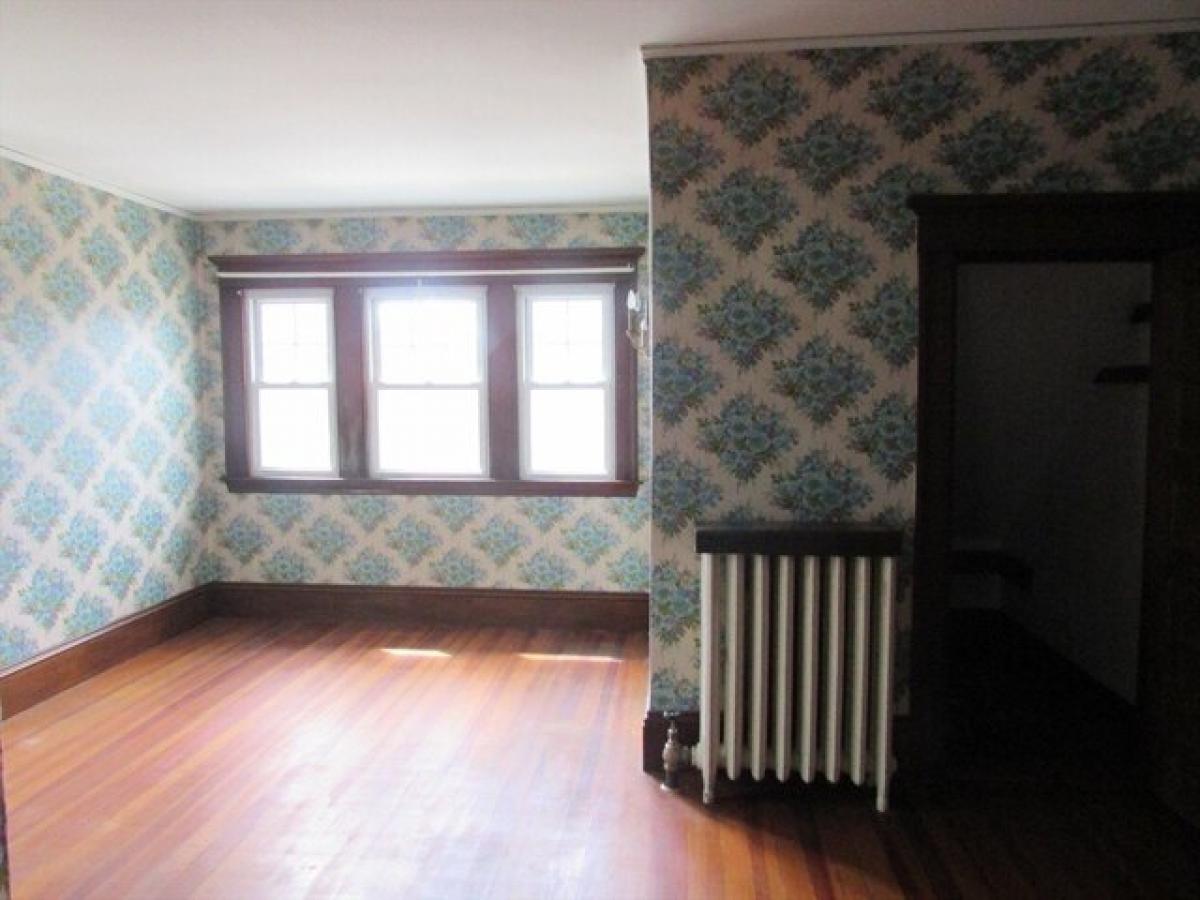 Picture of Home For Sale in Attleboro, Massachusetts, United States