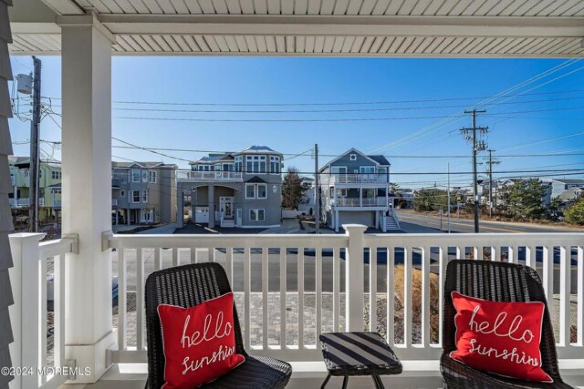Picture of Home For Sale in Harvey Cedars, New Jersey, United States
