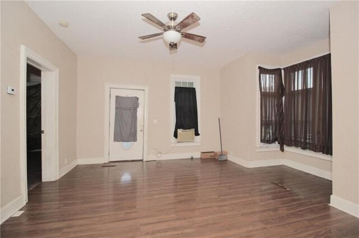 Picture of Home For Sale in Garnett, Kansas, United States