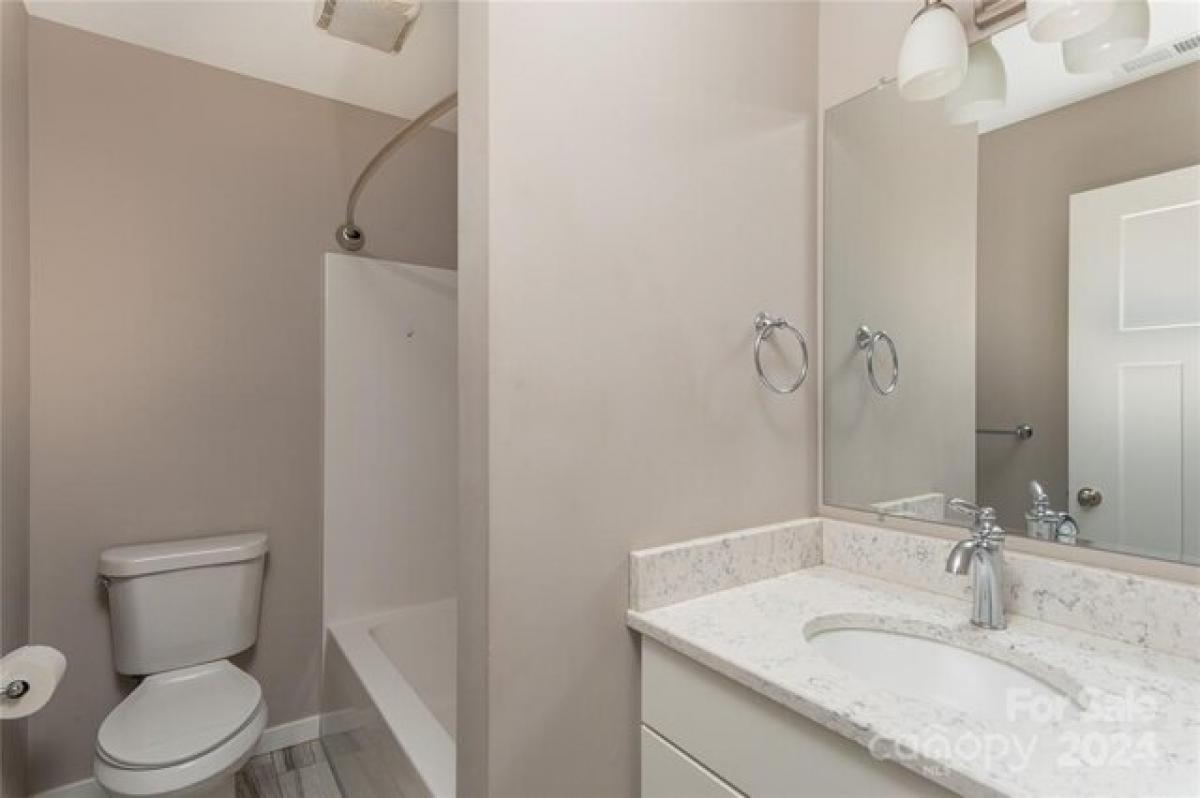 Picture of Home For Sale in Swannanoa, North Carolina, United States