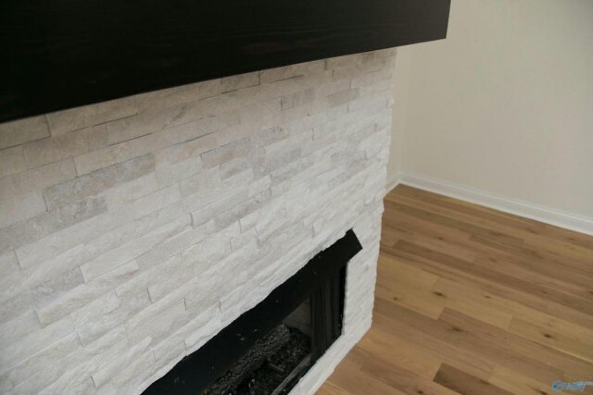 Picture of Home For Sale in Owens Cross Roads, Alabama, United States