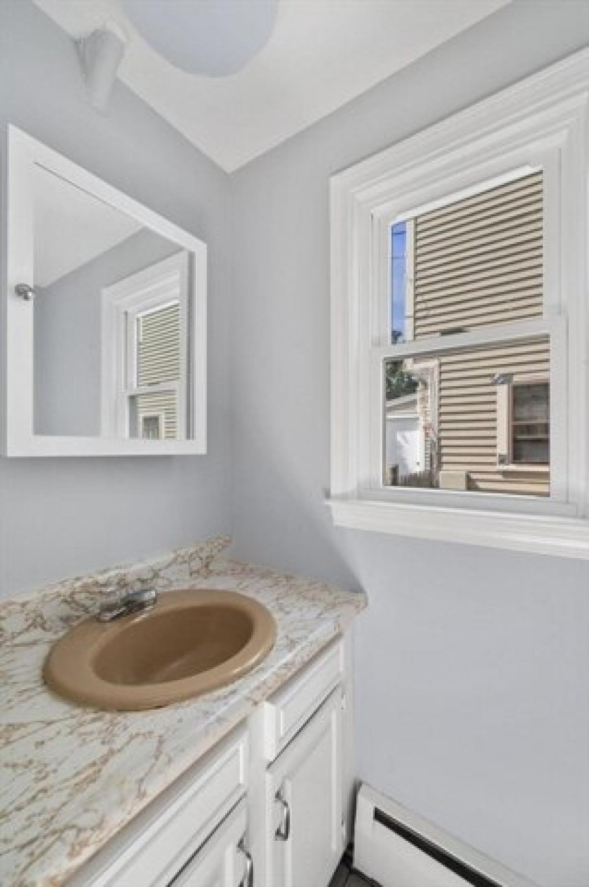 Picture of Home For Sale in Marblehead, Massachusetts, United States