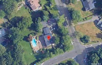 Home For Sale in Dix Hills, New York