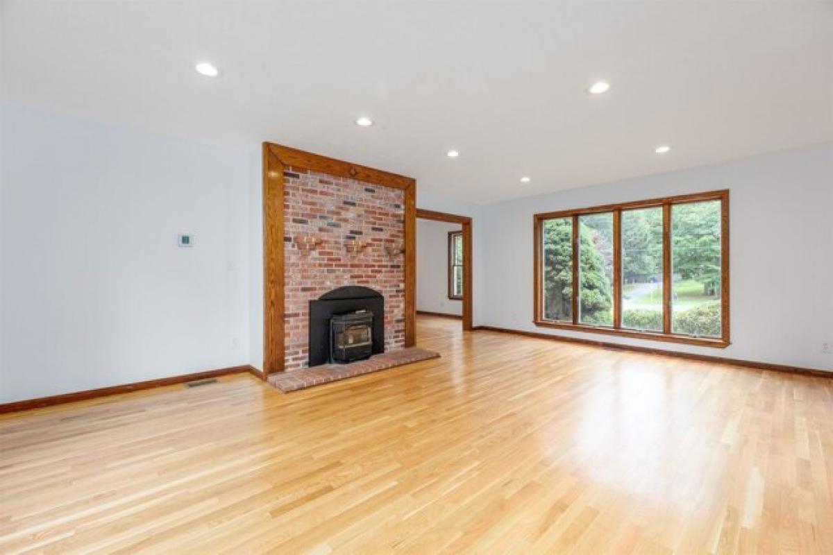 Picture of Home For Sale in Hampstead, New Hampshire, United States