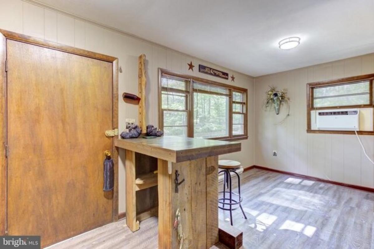 Picture of Home For Sale in Hedgesville, West Virginia, United States