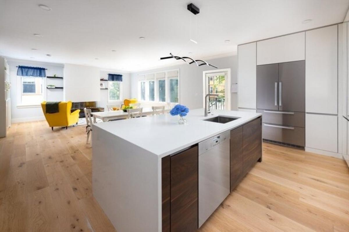 Picture of Home For Sale in Brookline, Massachusetts, United States