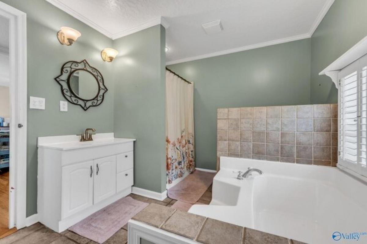 Picture of Home For Sale in Gadsden, Alabama, United States