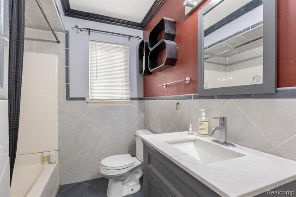 Picture of Home For Sale in Dearborn Heights, Michigan, United States