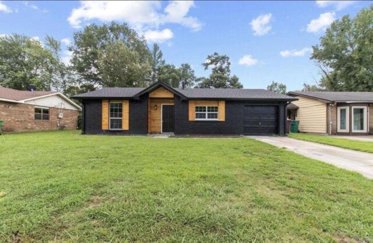 Picture of Home For Sale in Pine Bluff, Arkansas, United States