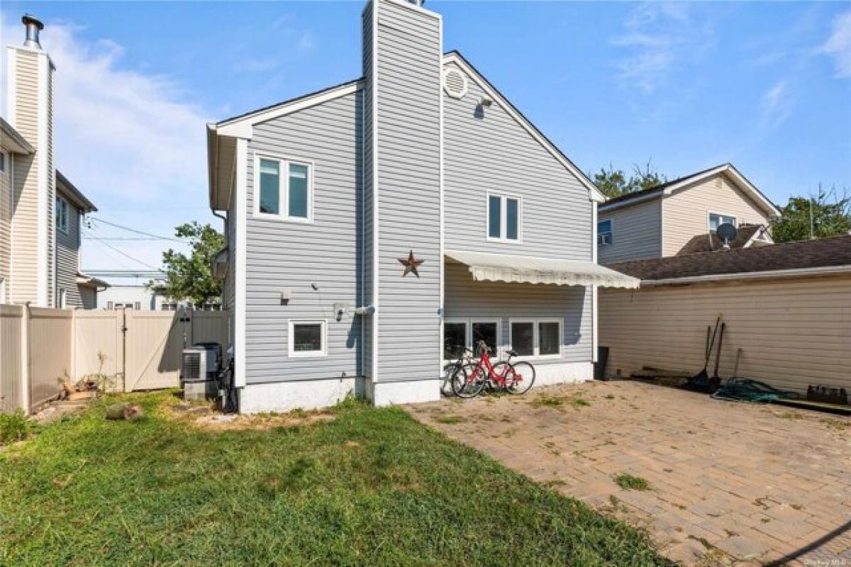 Picture of Home For Sale in Baldwin, New York, United States