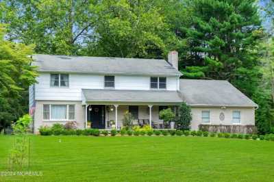 Home For Sale in Colts Neck, New Jersey