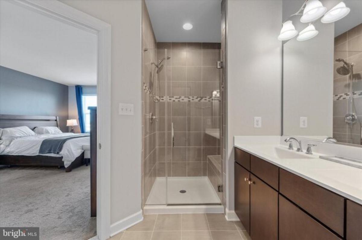 Picture of Home For Sale in Sterling, Virginia, United States