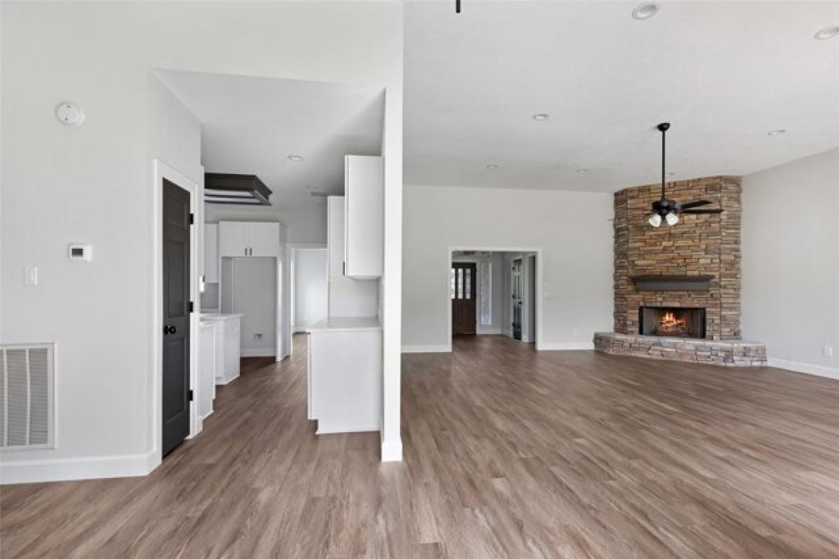 Picture of Home For Sale in Dayton, Texas, United States