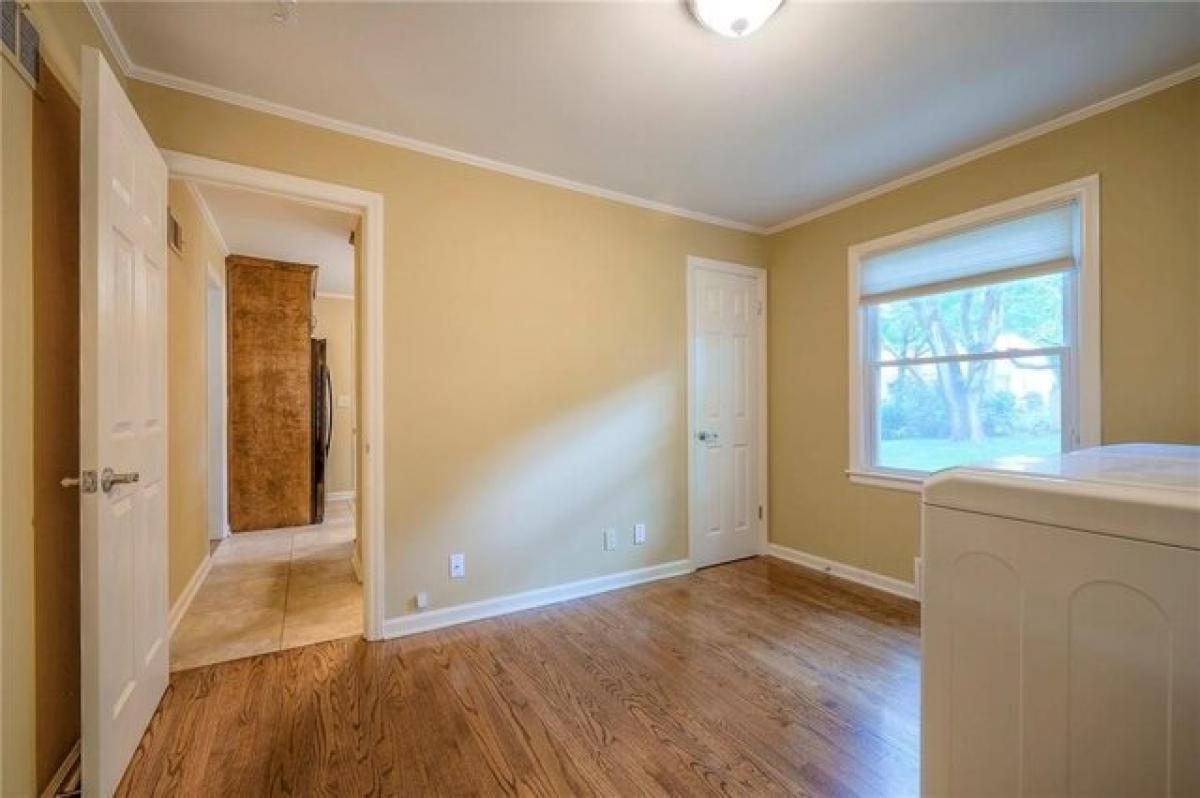 Picture of Home For Sale in Merriam, Kansas, United States