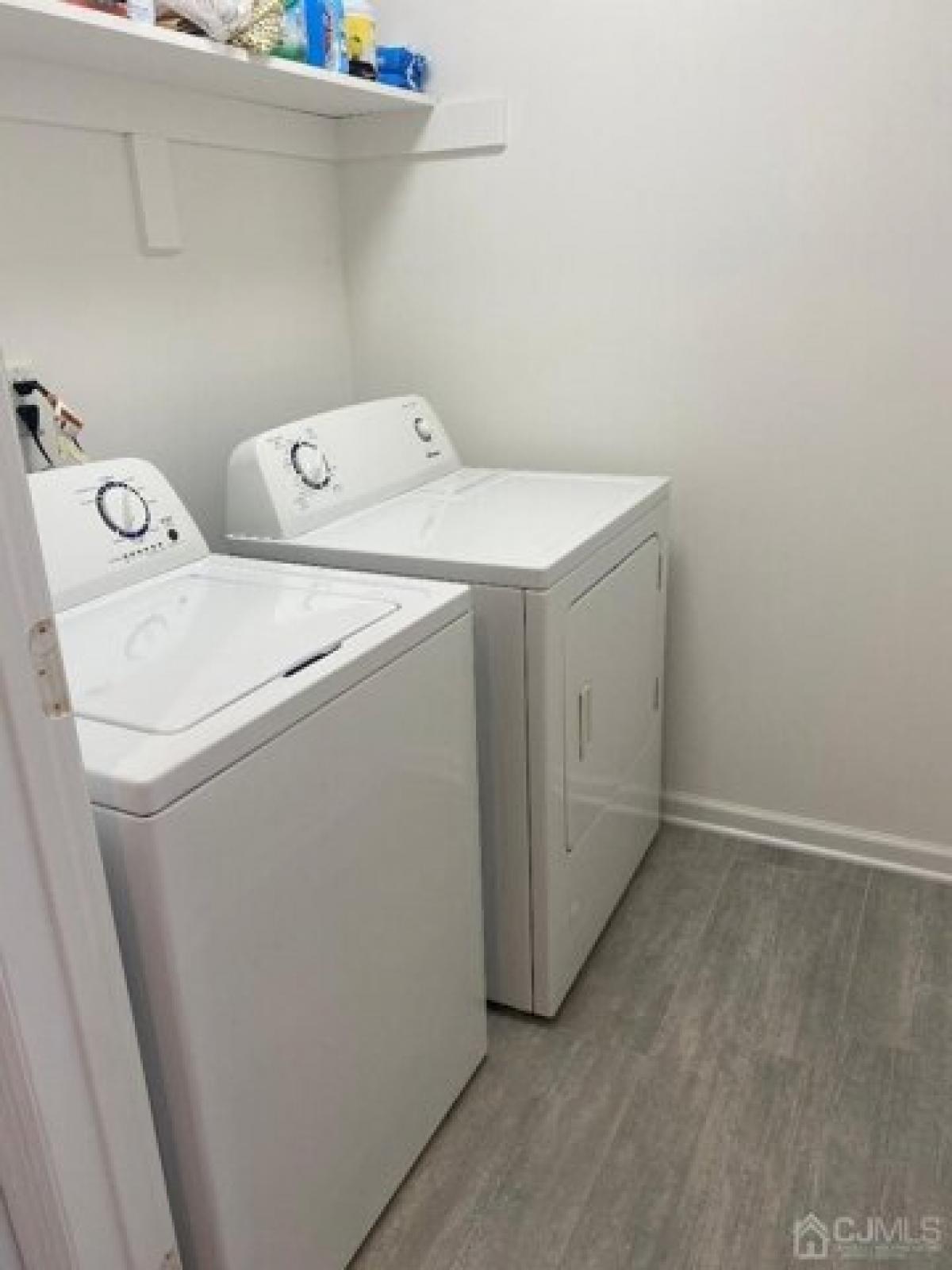 Picture of Home For Sale in Old Bridge, New Jersey, United States