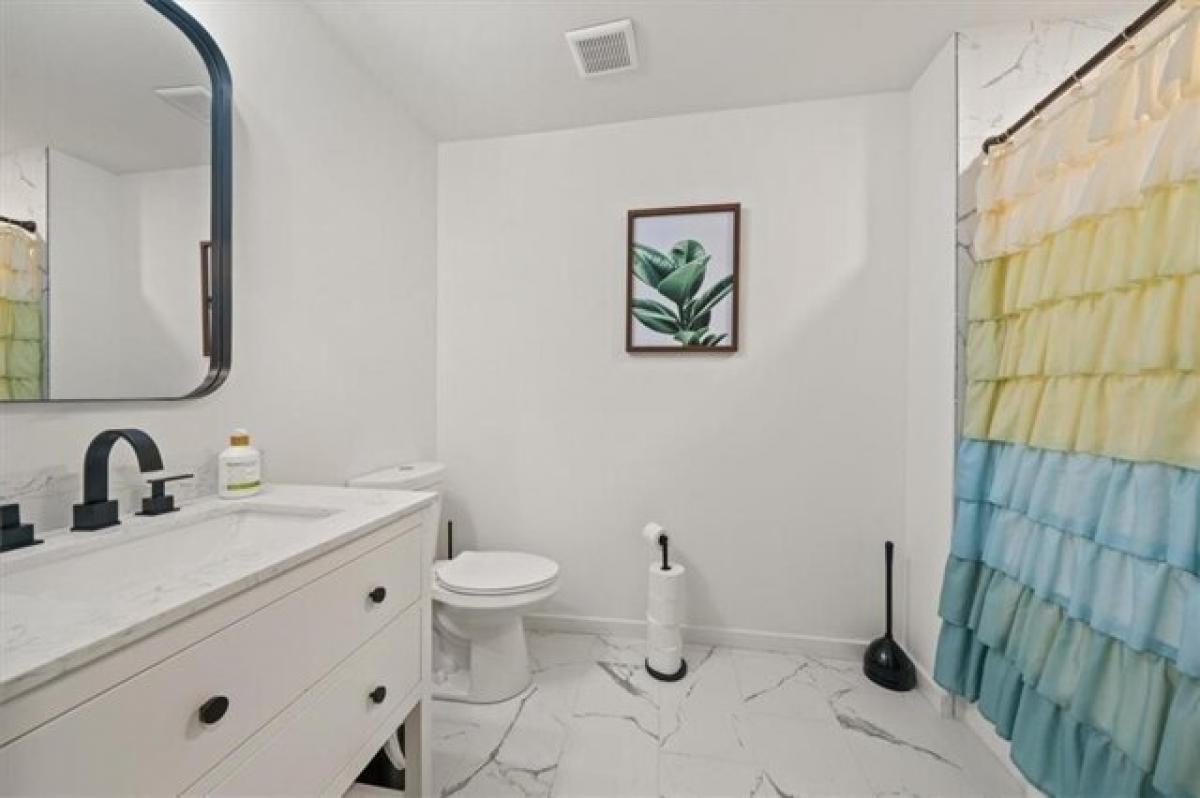 Picture of Home For Sale in Leawood, Kansas, United States