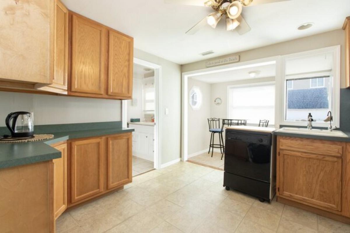 Picture of Home For Sale in Milford, Connecticut, United States