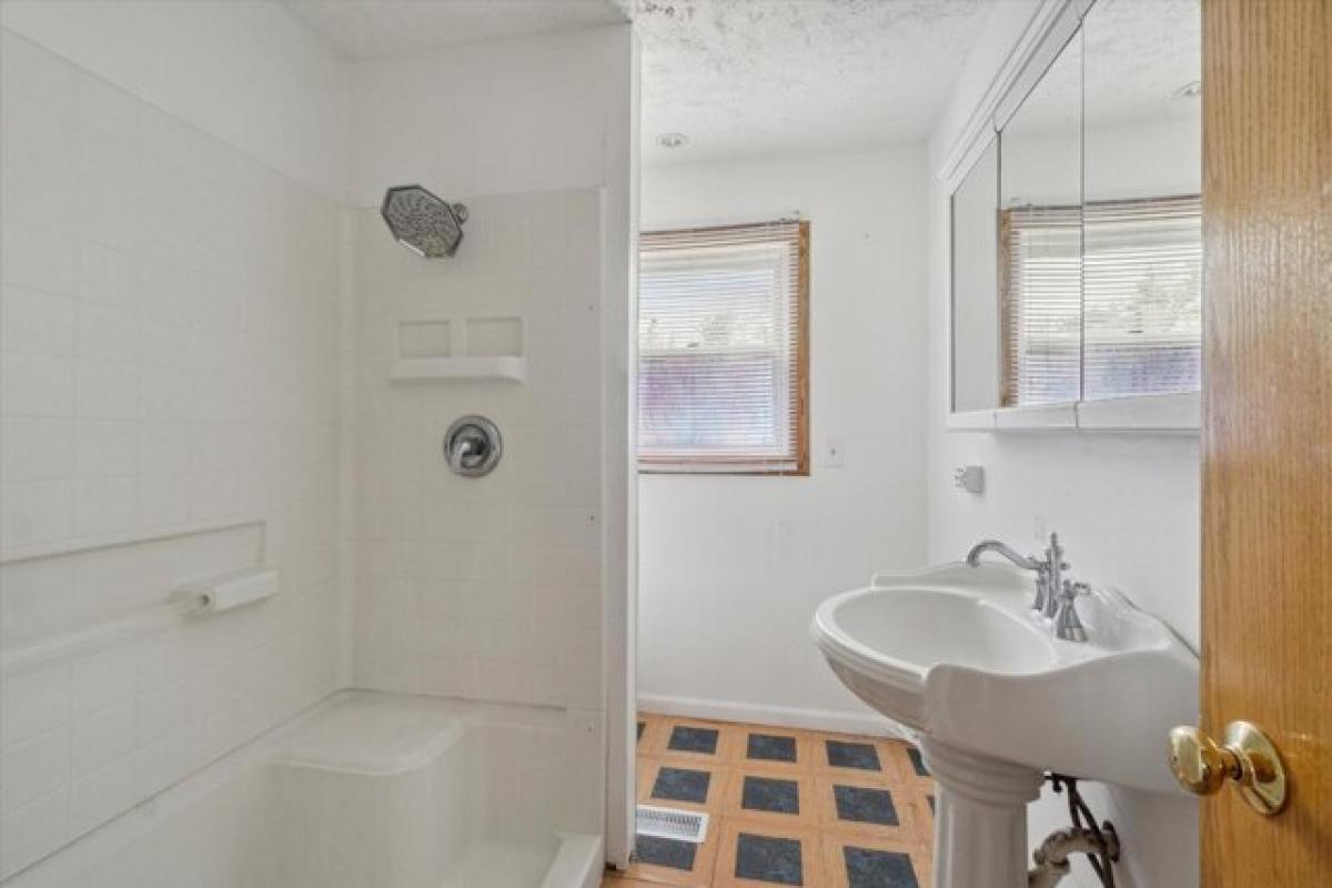 Picture of Home For Sale in Jackson, Michigan, United States