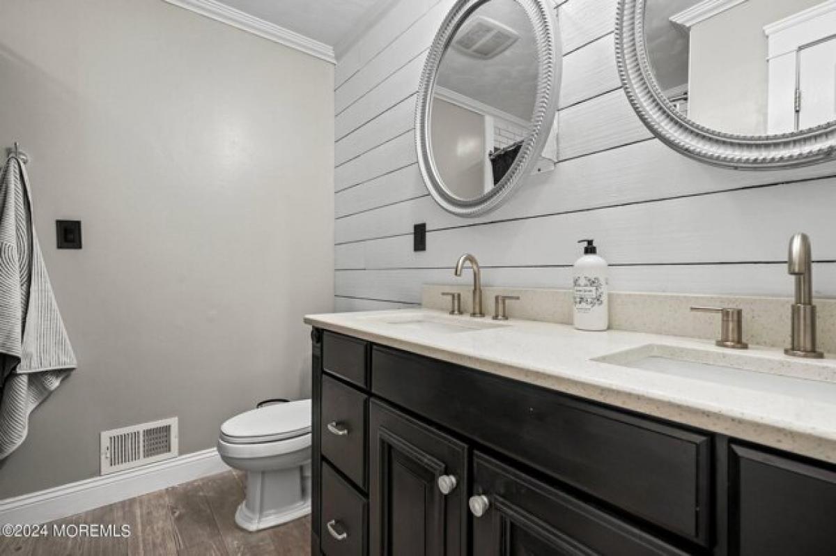 Picture of Home For Sale in Belford, New Jersey, United States