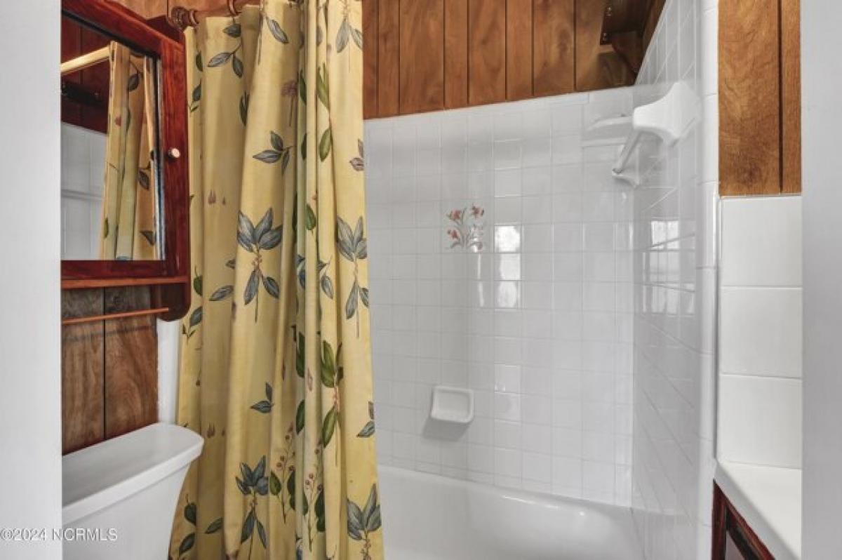 Picture of Home For Sale in Carolina Beach, North Carolina, United States