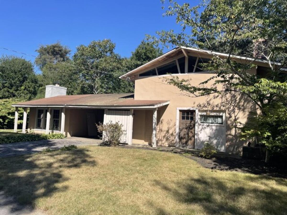 Picture of Home For Sale in Hyannis, Massachusetts, United States