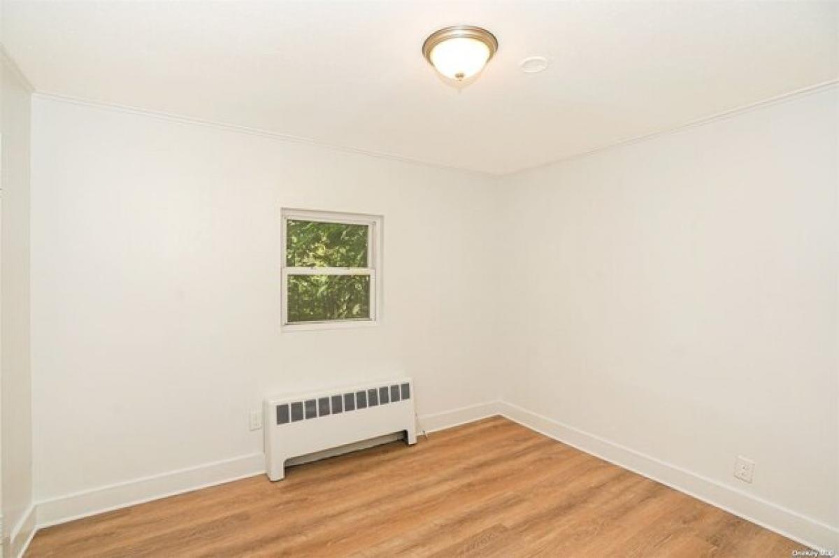 Picture of Home For Sale in Mastic Beach, New York, United States