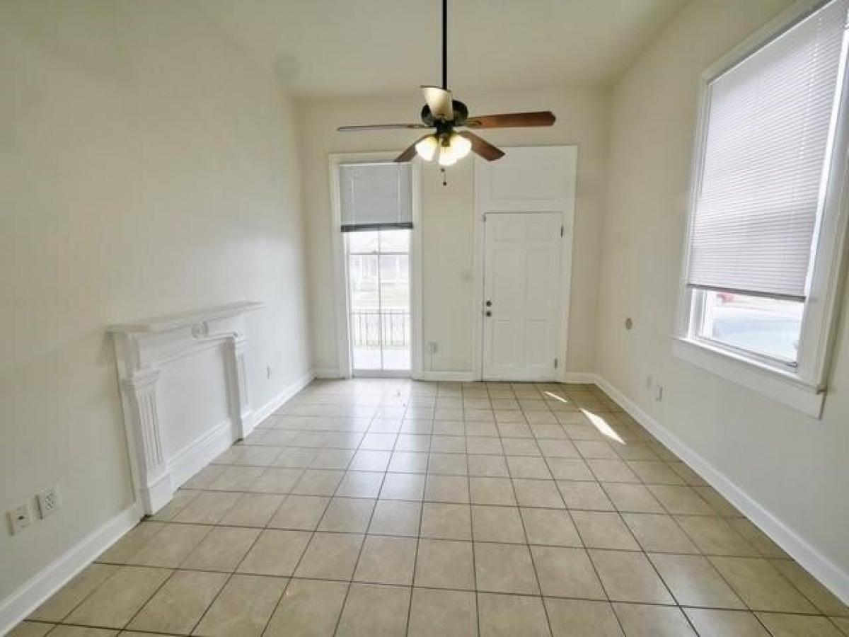 Picture of Home For Sale in Gretna, Louisiana, United States