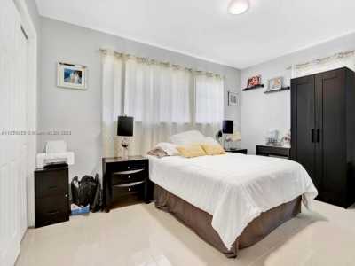 Home For Sale in Pembroke Pines, Florida