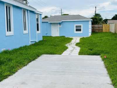 Home For Rent in Riviera Beach, Florida