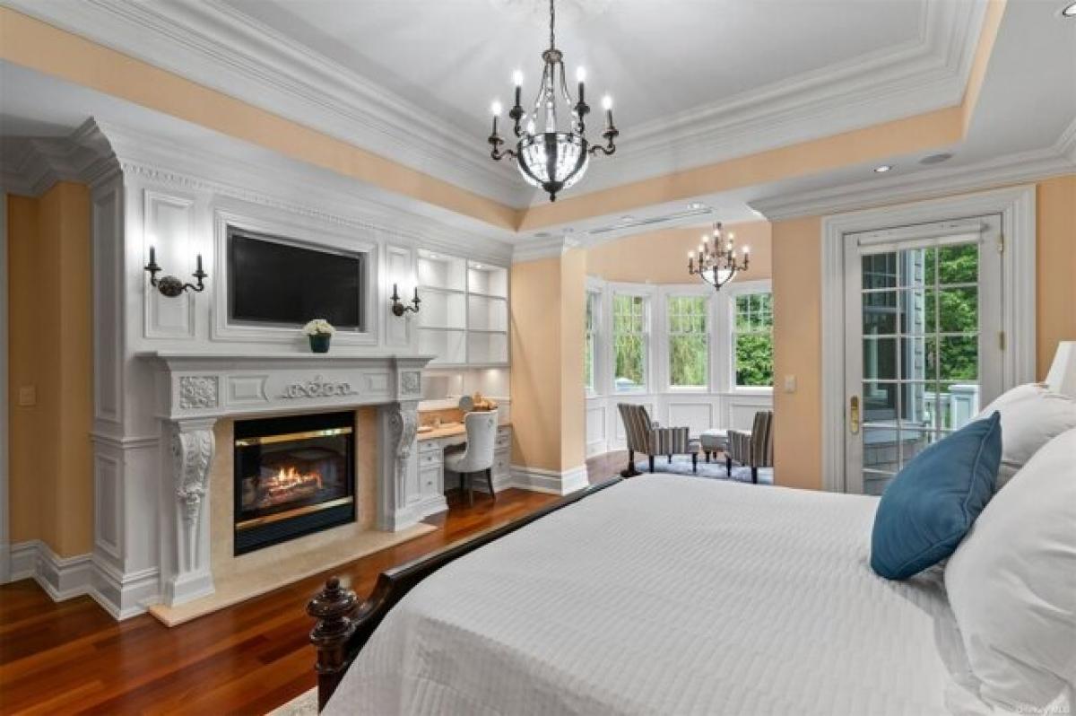 Picture of Home For Sale in Cold Spring Harbor, New York, United States