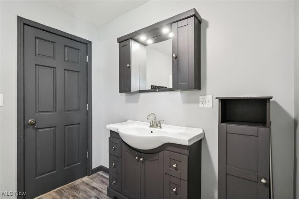 Picture of Home For Sale in Louisville, Ohio, United States