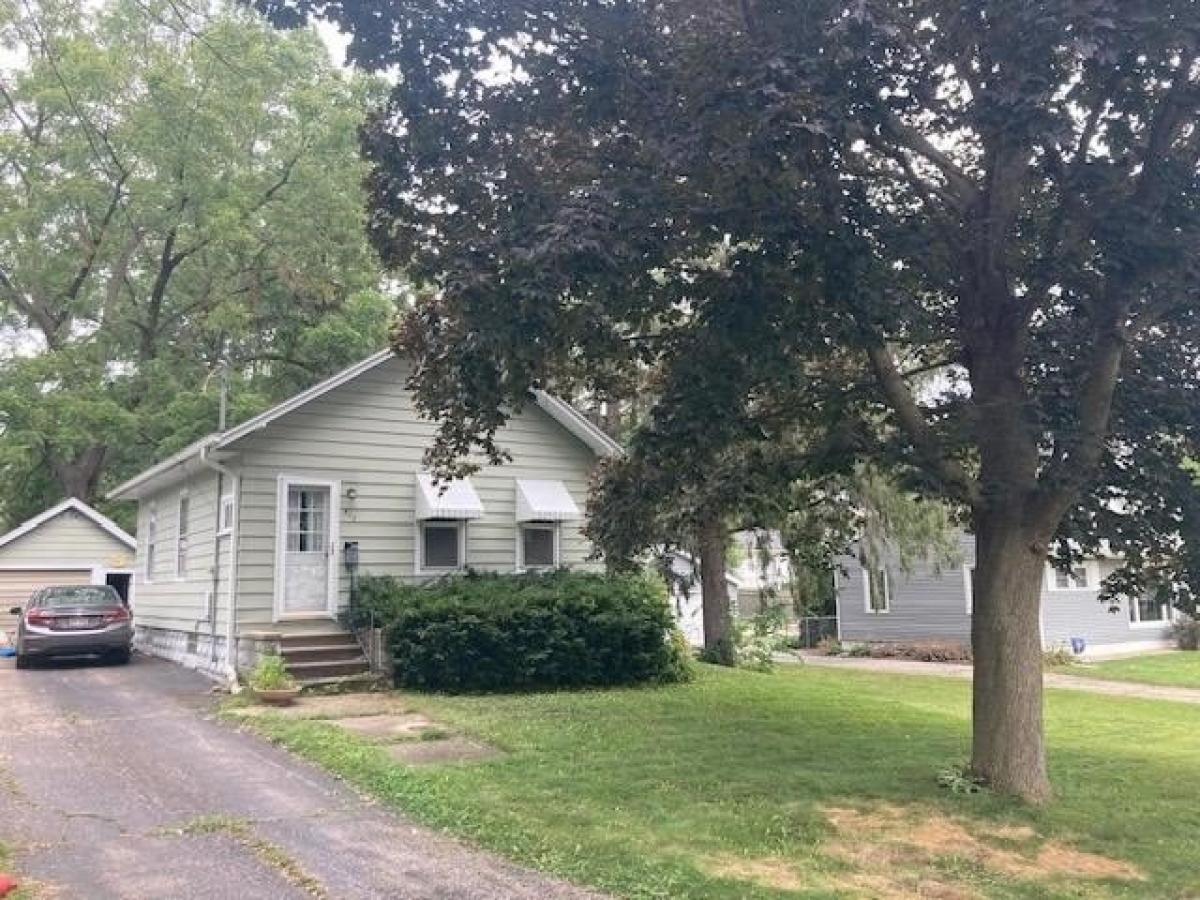 Picture of Home For Sale in Stoughton, Wisconsin, United States