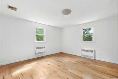 Home For Sale in Manhasset, New York