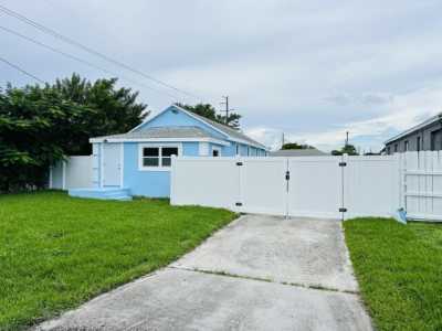 Home For Rent in Riviera Beach, Florida