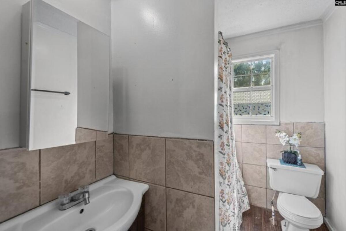 Picture of Home For Sale in Gadsden, South Carolina, United States