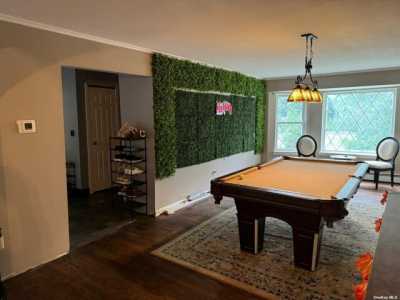 Home For Sale in Dix Hills, New York