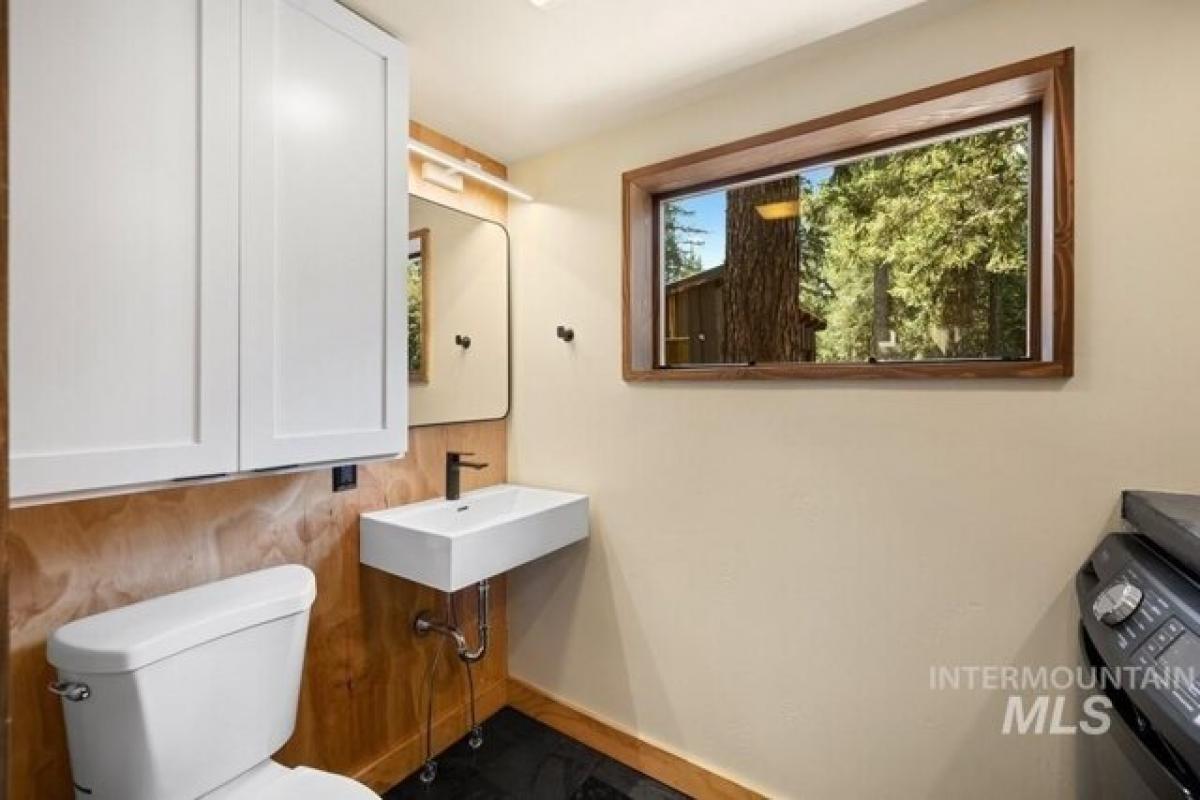 Picture of Home For Sale in McCall, Idaho, United States