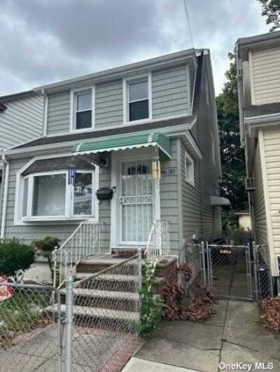 Home For Sale in Ozone Park, New York