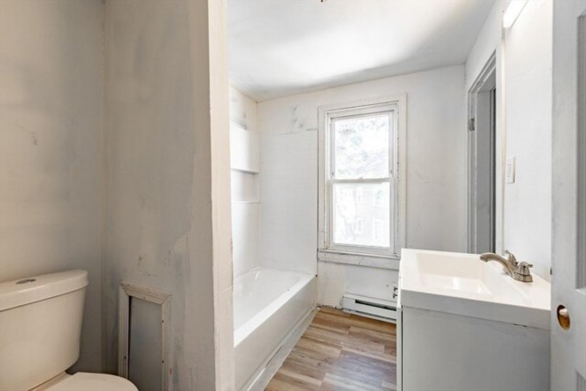 Picture of Home For Sale in Springfield, Massachusetts, United States