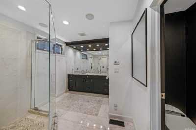 Home For Sale in Floral Park, New York