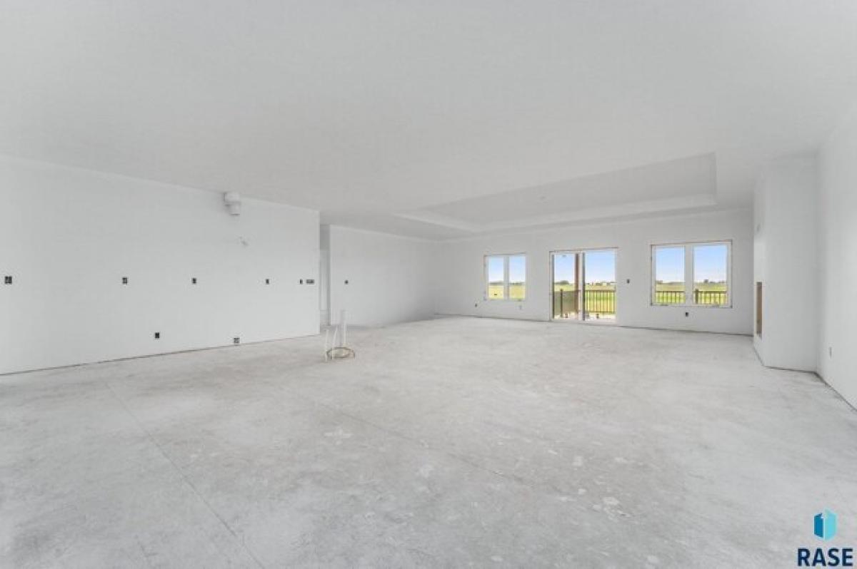 Picture of Home For Sale in Harrisburg, South Dakota, United States